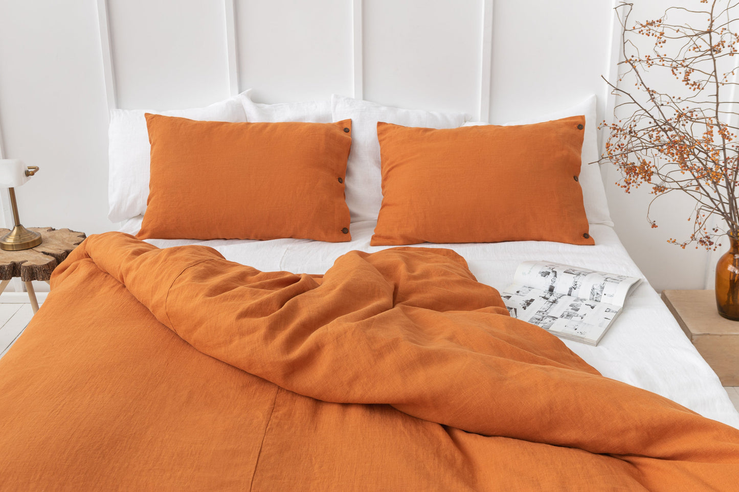 White linen pillowcase with coconut buttons - Lorena Segura Design Lorena Segura Design