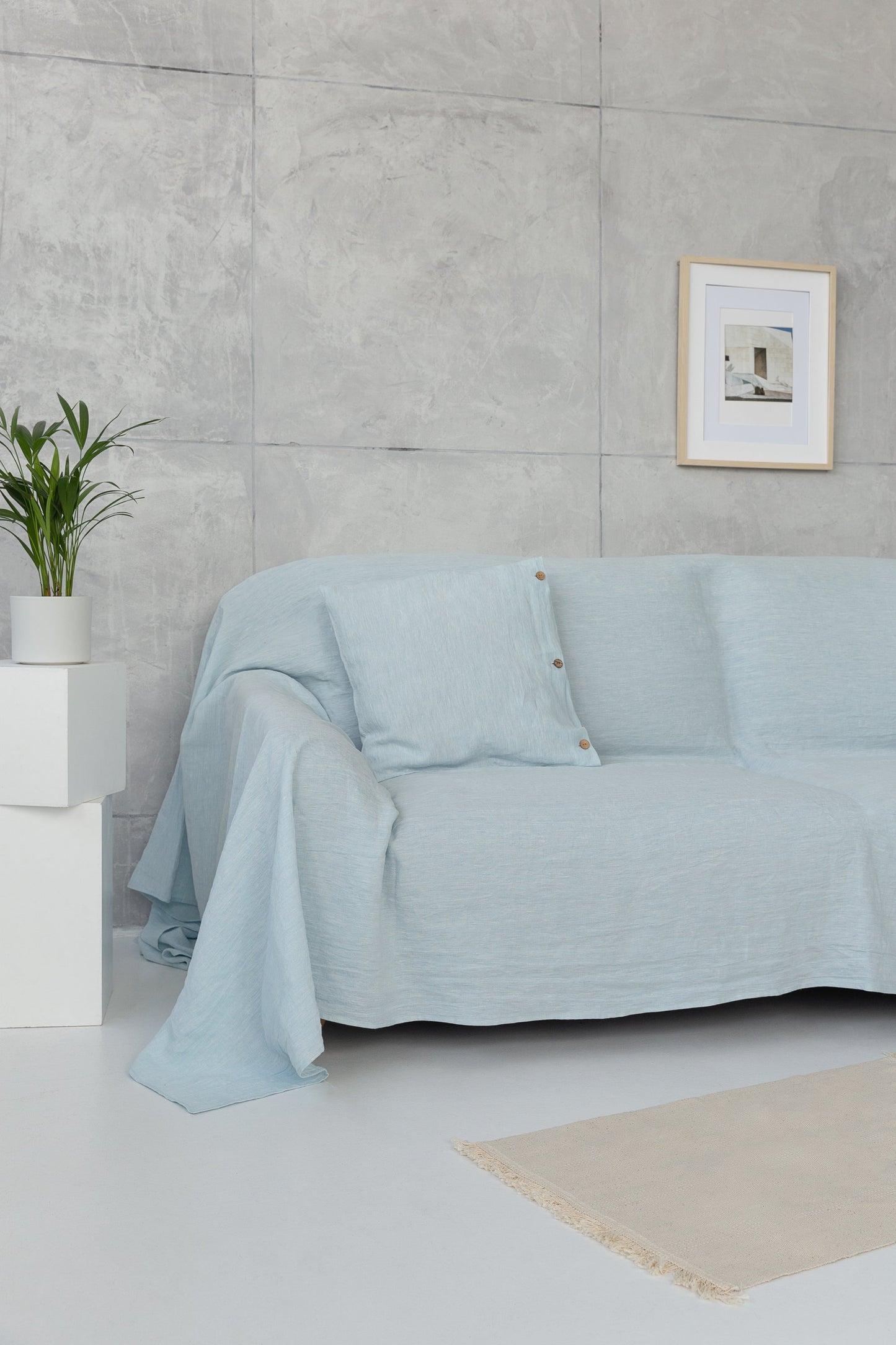 White linen pillowcase with coconut buttons - Lorena Segura Design Lorena Segura Design