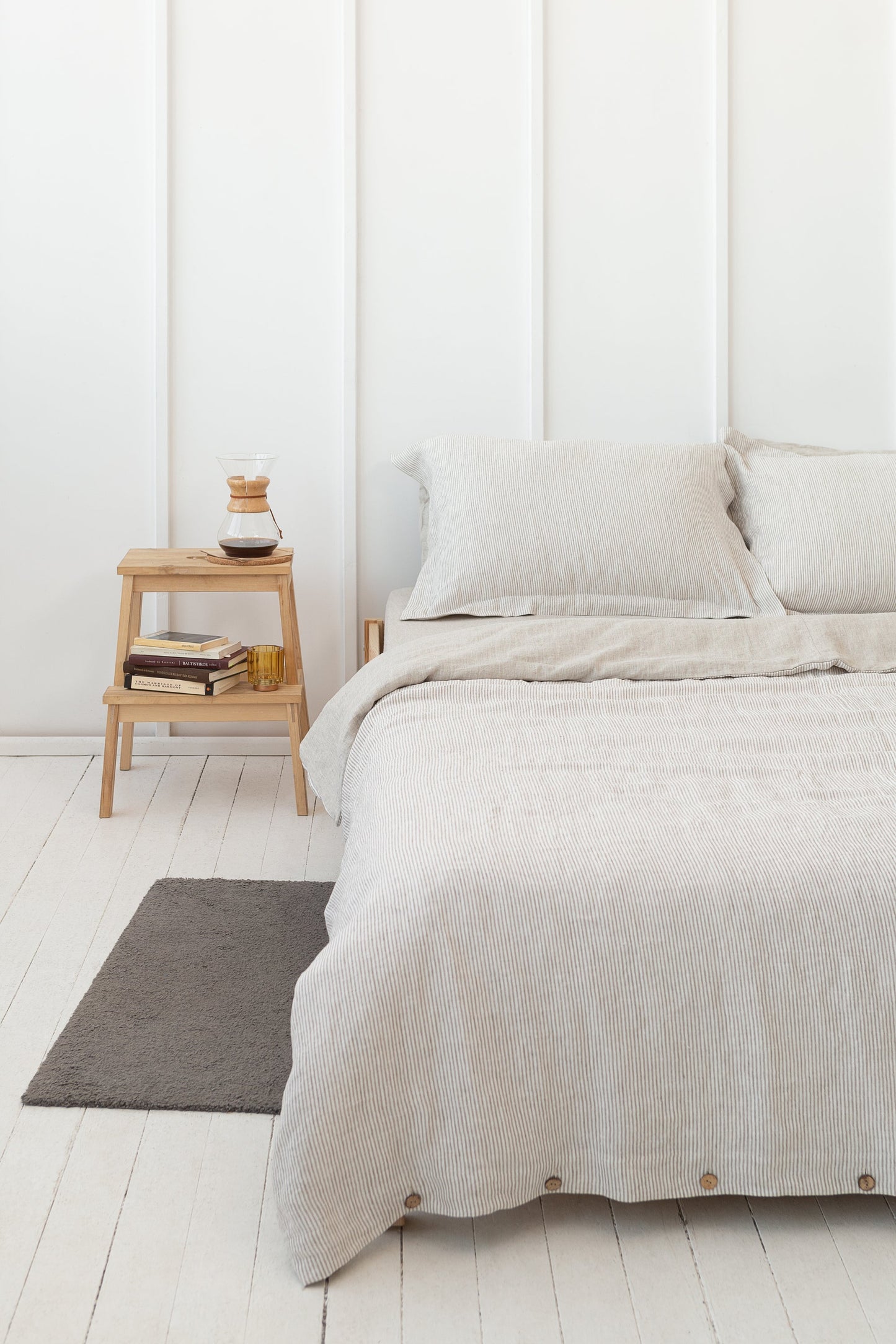 Natural Light and Striped Beige double side linen bedding set - Lorena Segura Design Lorena Segura Design
