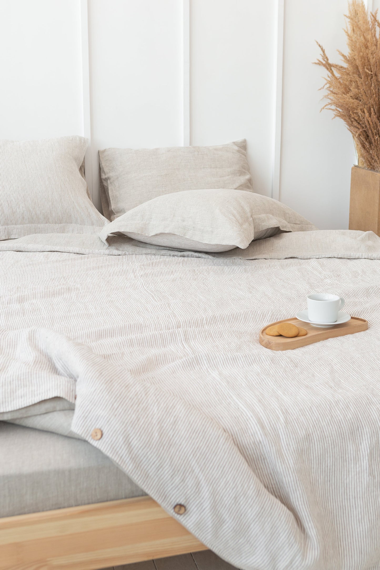 Natural Light and Striped Beige double side linen bedding set - Lorena Segura Design Lorena Segura Design