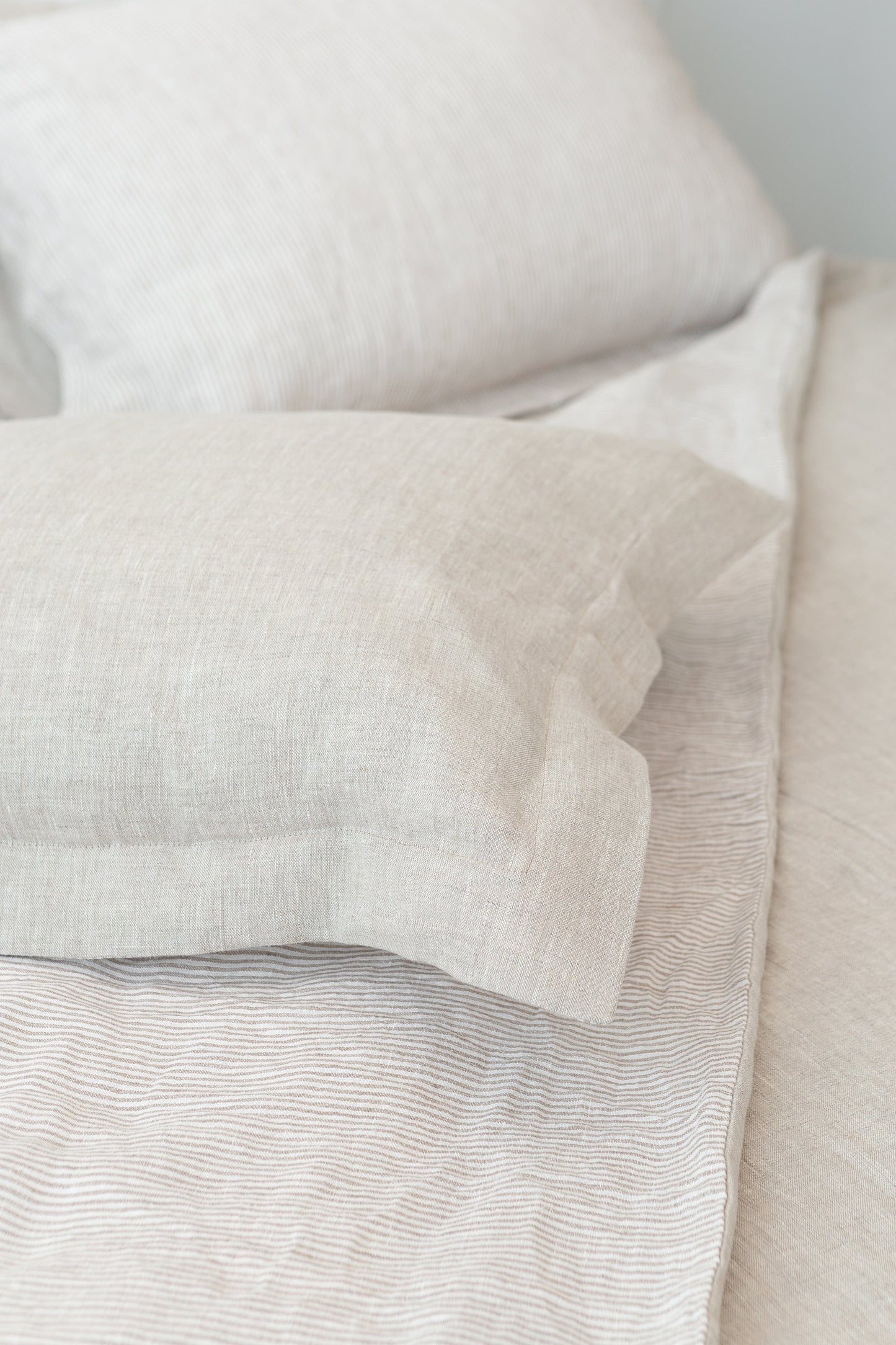 Natural Light and Striped Beige double side linen bedding set - Lorena Segura Design Lorena Segura Design