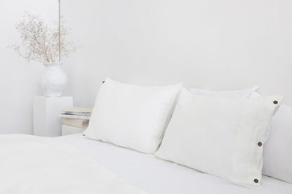 White linen pillowcase with coconut buttons - Lorena Segura Design