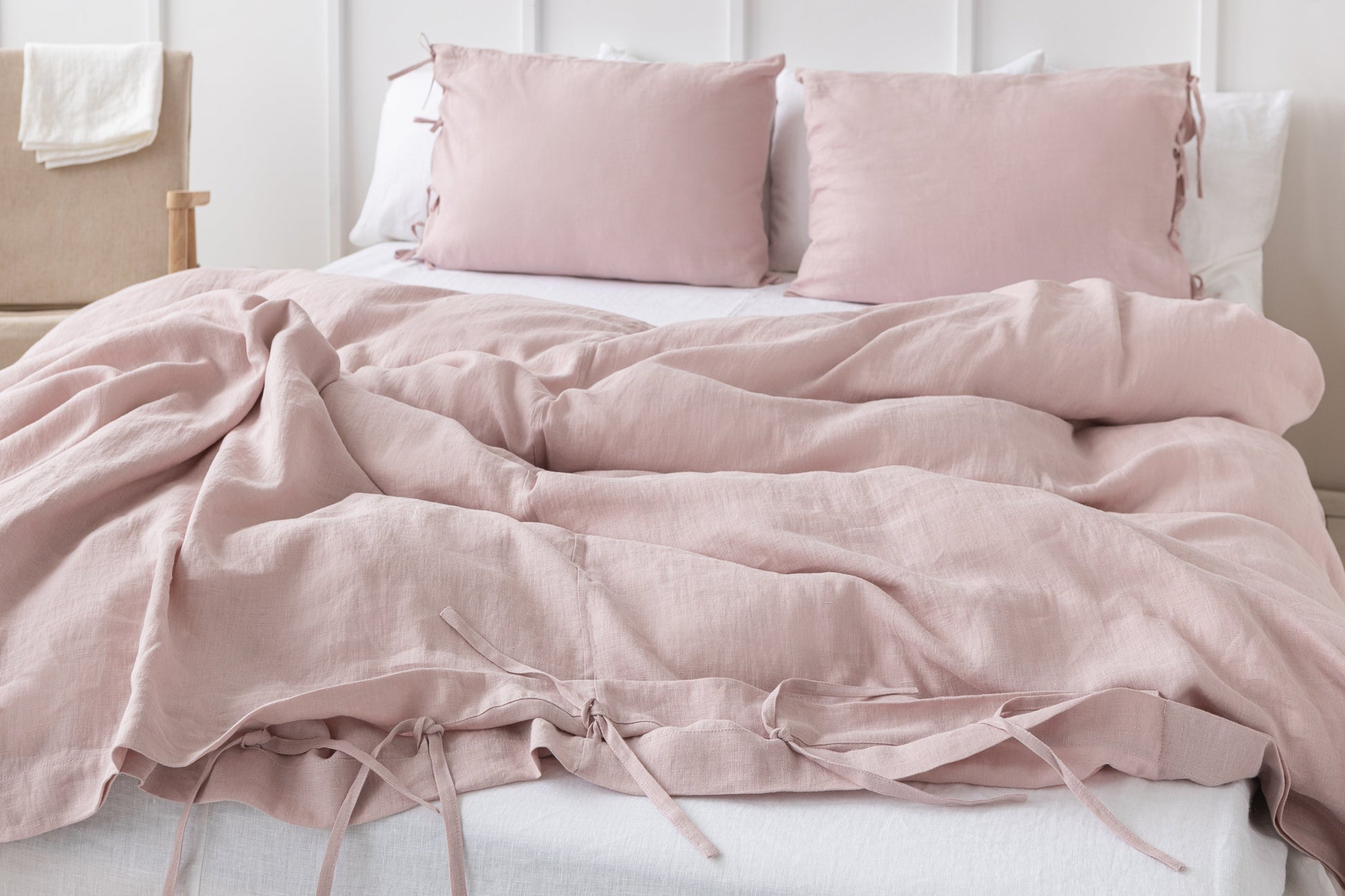 Pale Pink linen bedding set with ties - Lorena Segura Design
