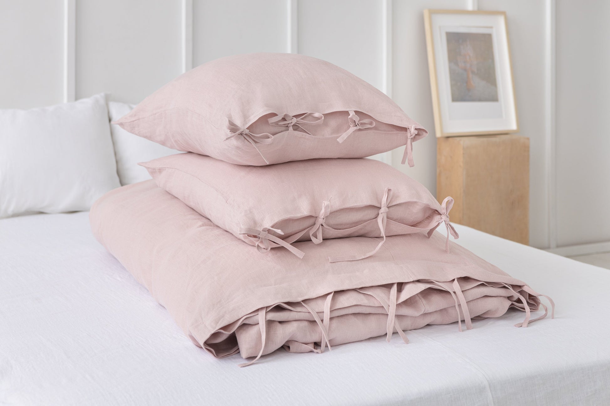 Pale Pink linen bedding set with ties - Lorena Segura Design