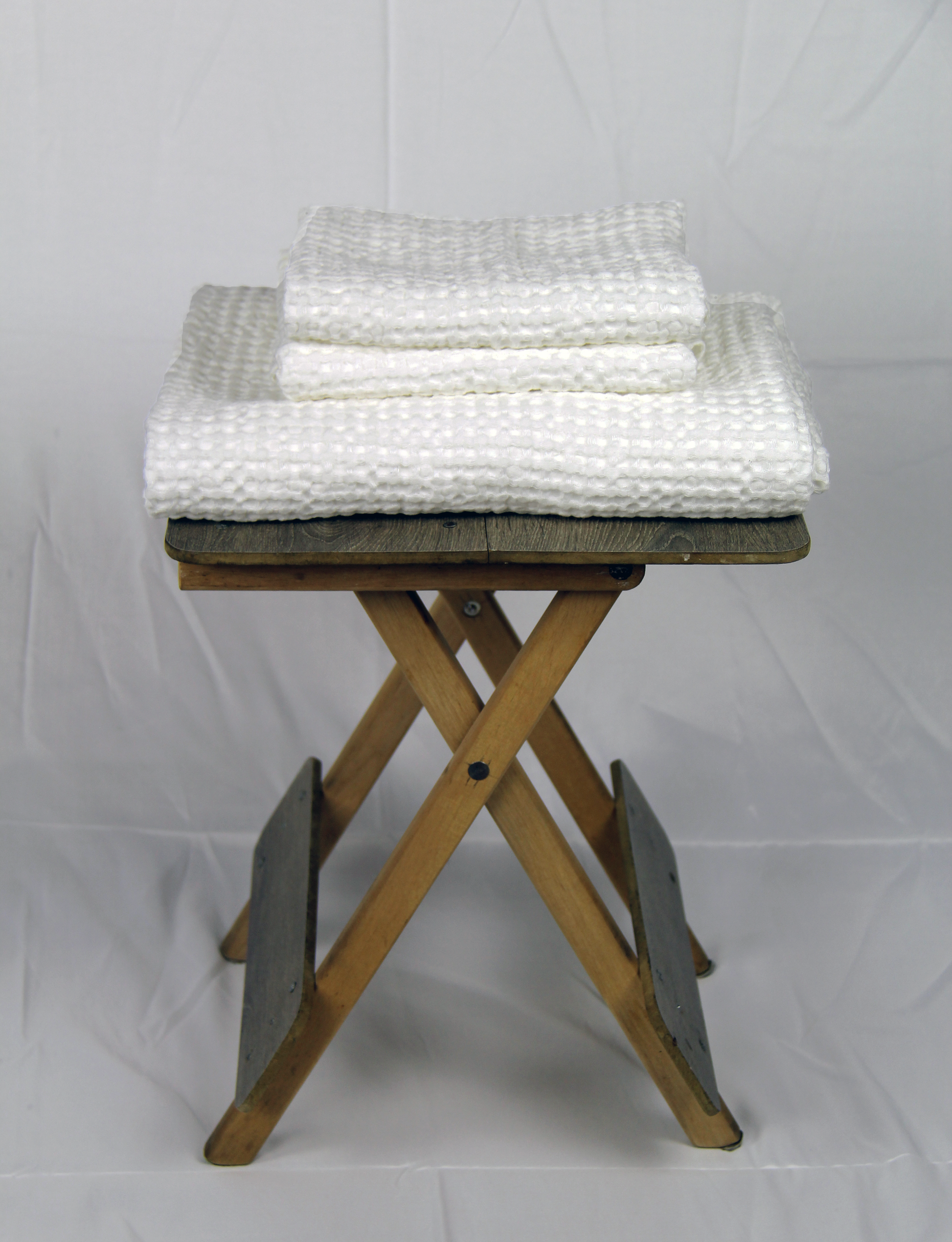 Plum linen waffle towel - Lorena Segura Design