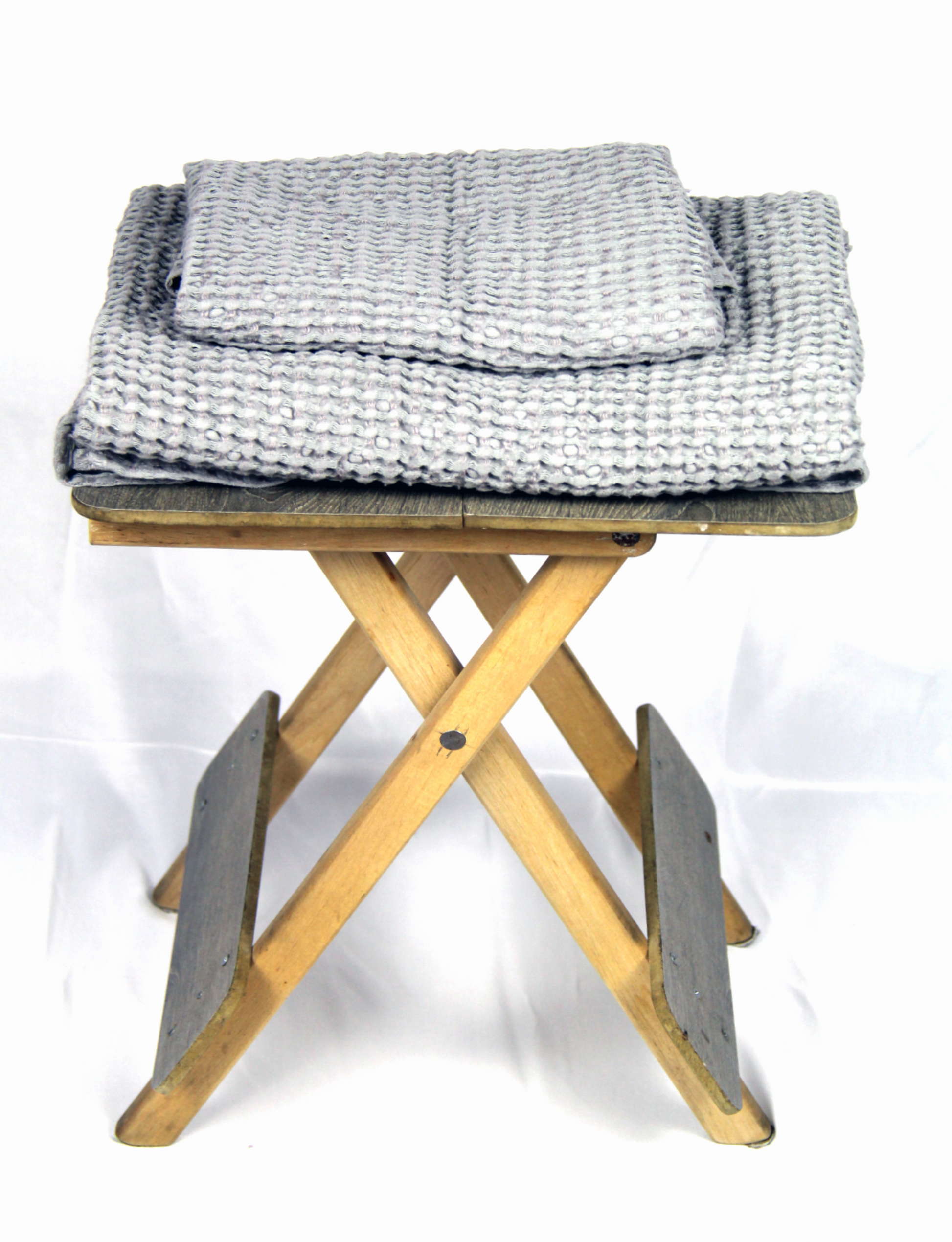 Plum linen waffle towel - Lorena Segura Design