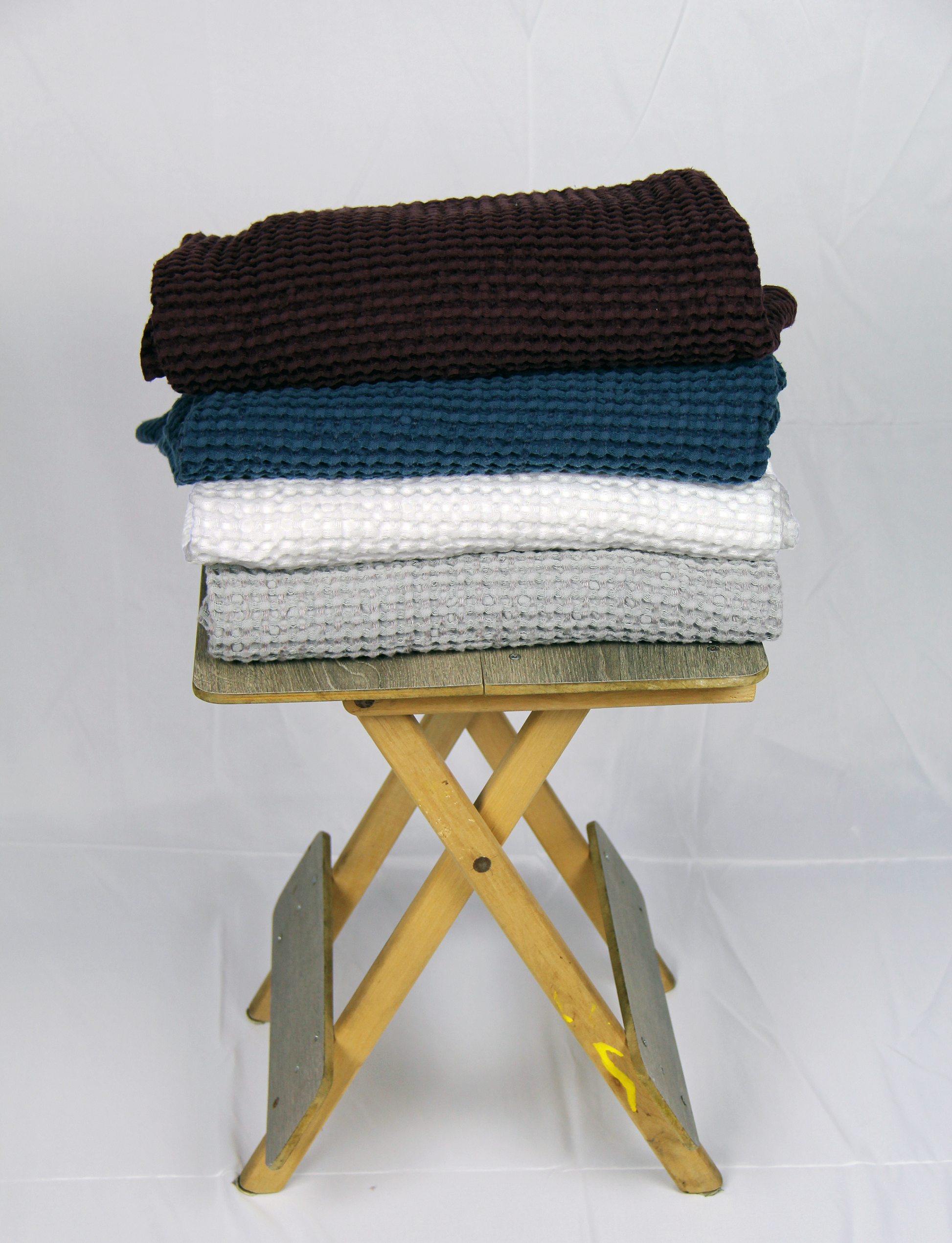 Plum linen waffle towel - Lorena Segura Design